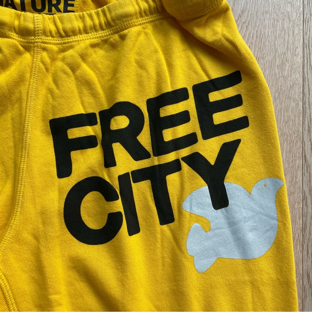 NEW Authentic FREE CITY 3/4 Sweatpants Yellow Sz L - Picture 3 of 6